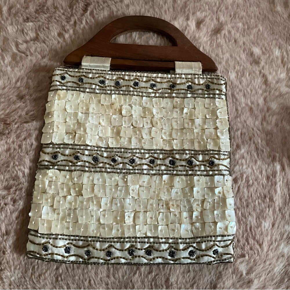 New shell detail purse. - Picture 2 of 4